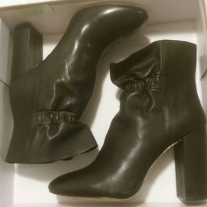Botkier gorgeous black chunk heel boot